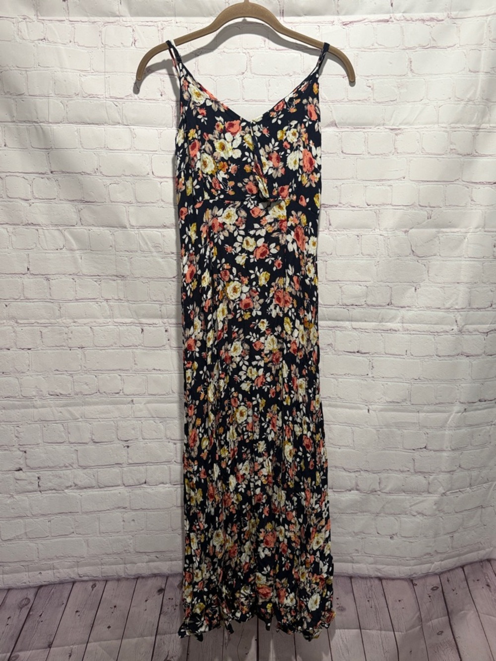 Lulus Navy Maxi Dress with Coral & Cream Floral Print Woman’s Size Medium